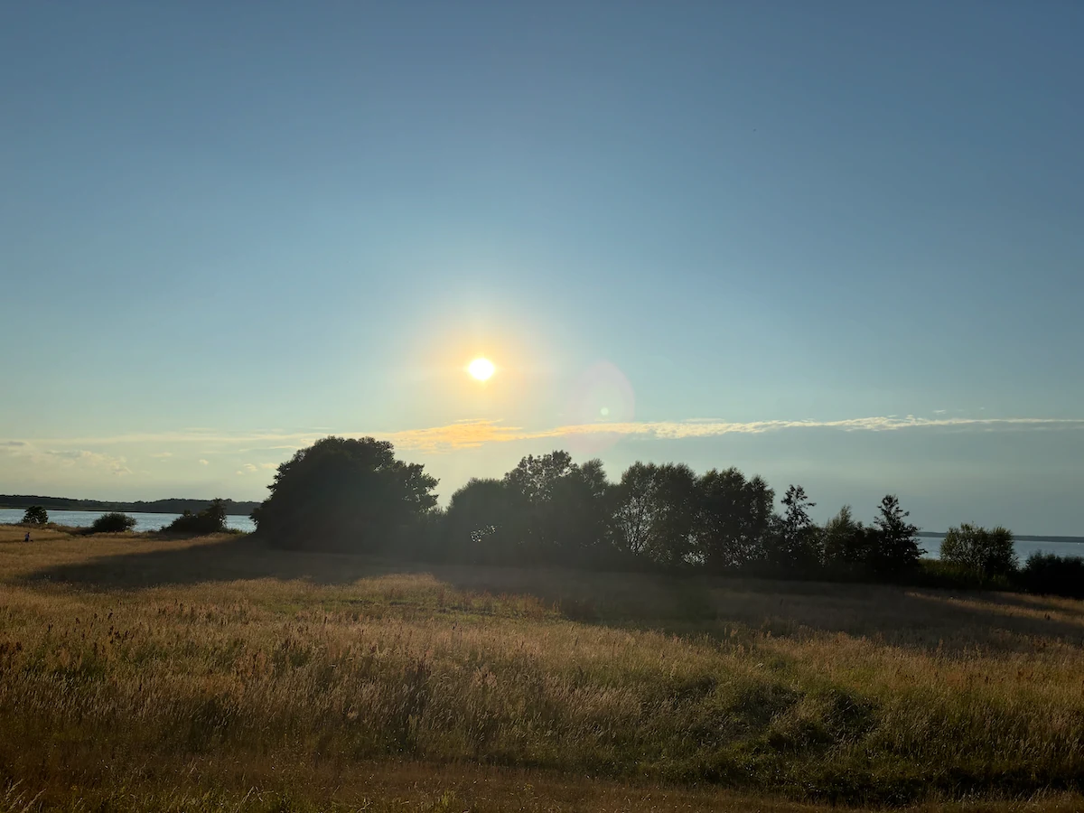 Landschaft und Abendsonne an der Müritz bei Klink